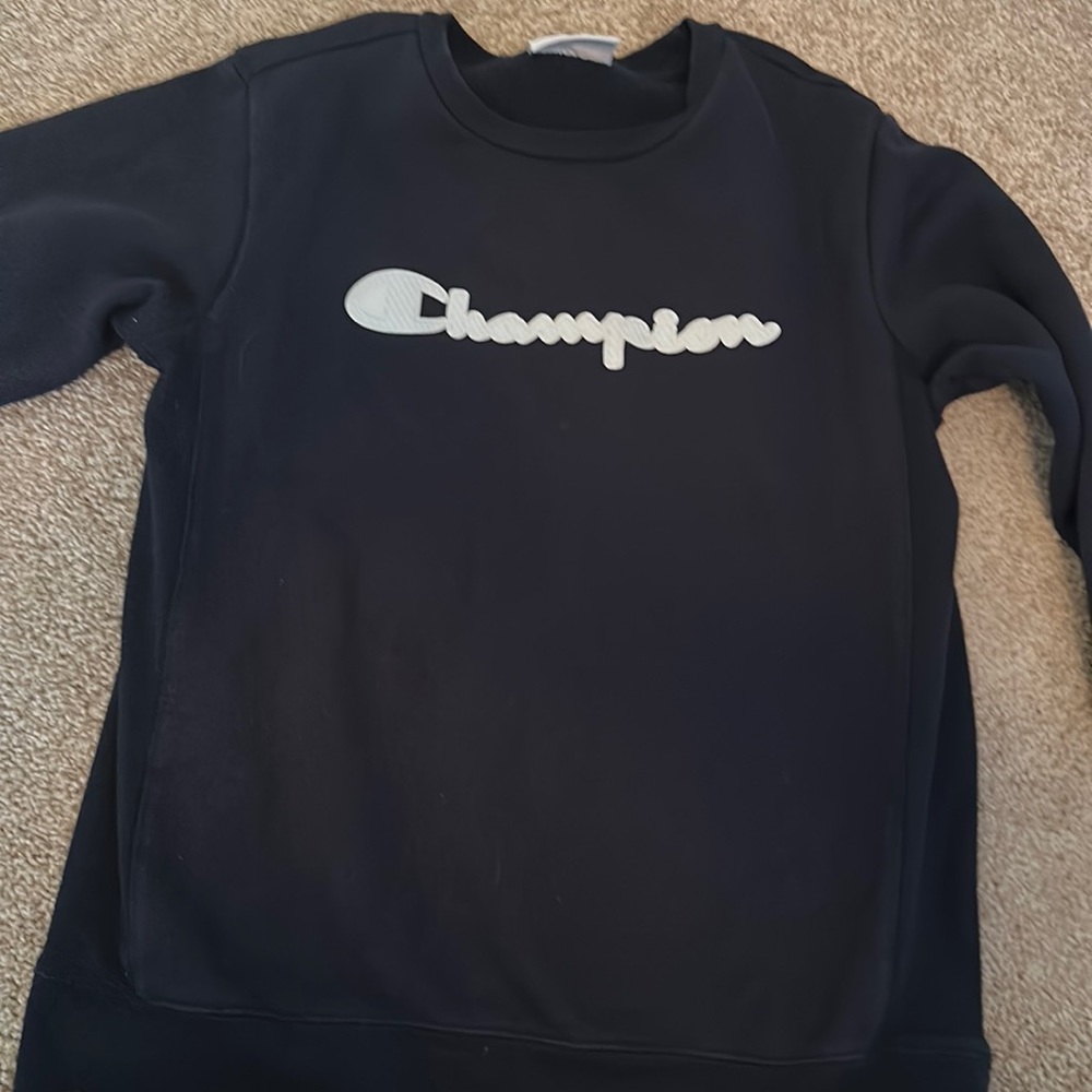 Champion sweatshirt like new size youth XL equivalent to an adult small.
